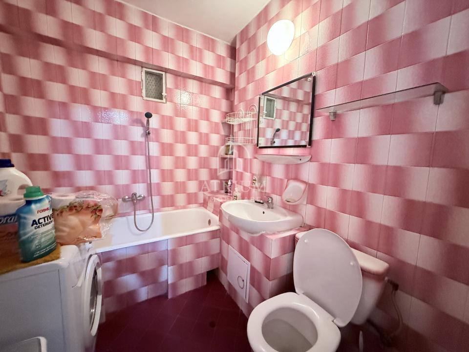 Apartment 3 camere, zona ultracentrala, str. Baba Novac 