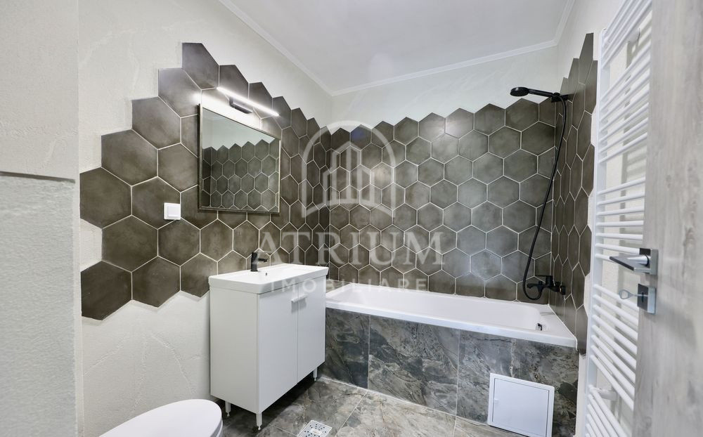 Apartament 3 camere 67 mp utili, 2 balcoane, 2 bai, parcare subterana, Teilor FL
