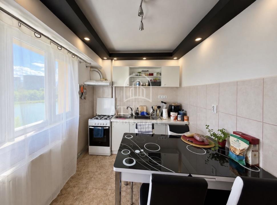 Apartament de 2 camere decomandate/Intre lacuri 