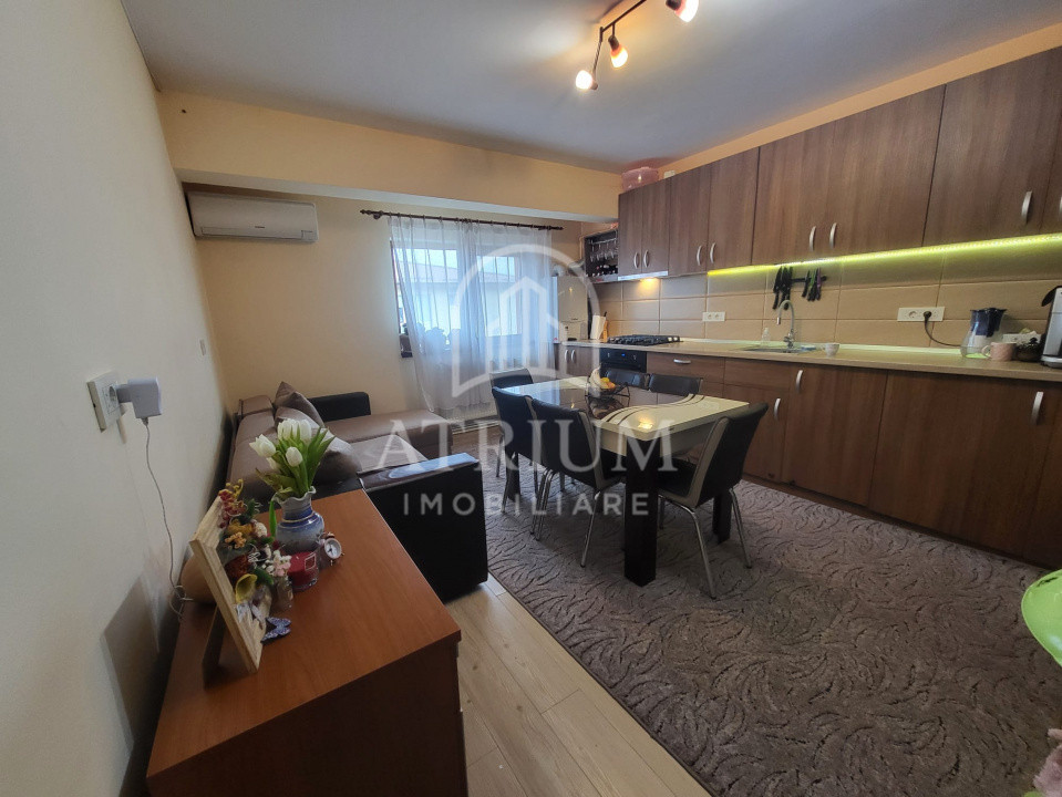 Apartament 3 camere semidecomandat ,balcon de 6 mp  in zona Sesu de Sus
