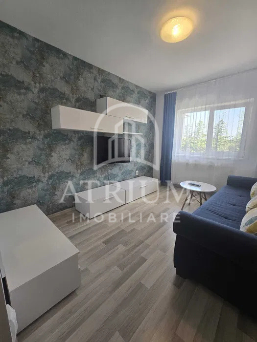 Inchiriez ap doua camere cu parcare zona Buna Ziua