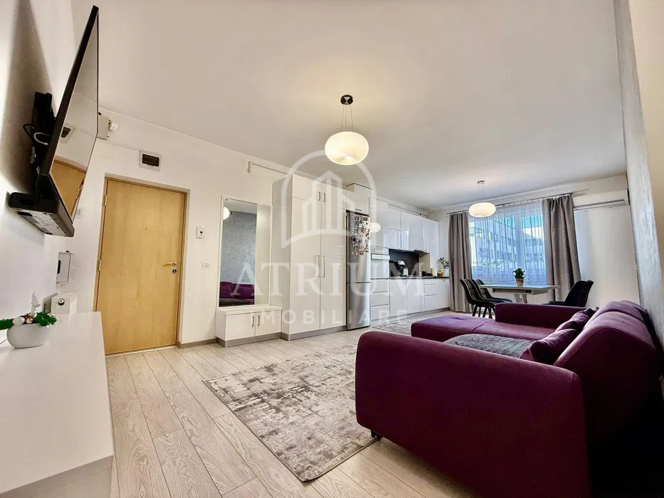 Inchiriez apartament 3 camere, str Stadionului. Florești.