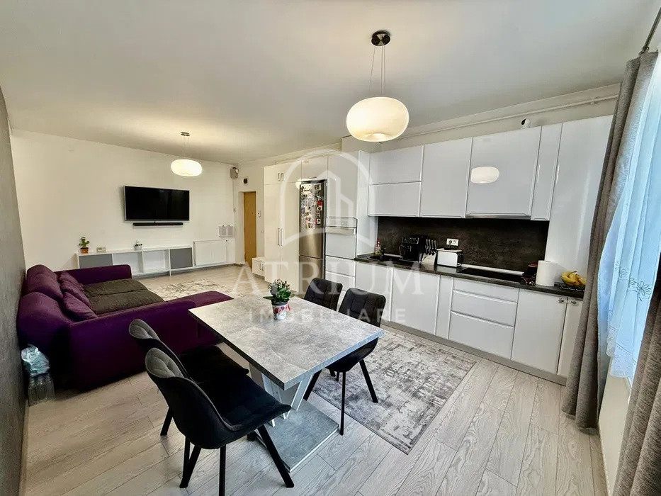 Inchiriez apartament 3 camere, str Stadionului. Florești.