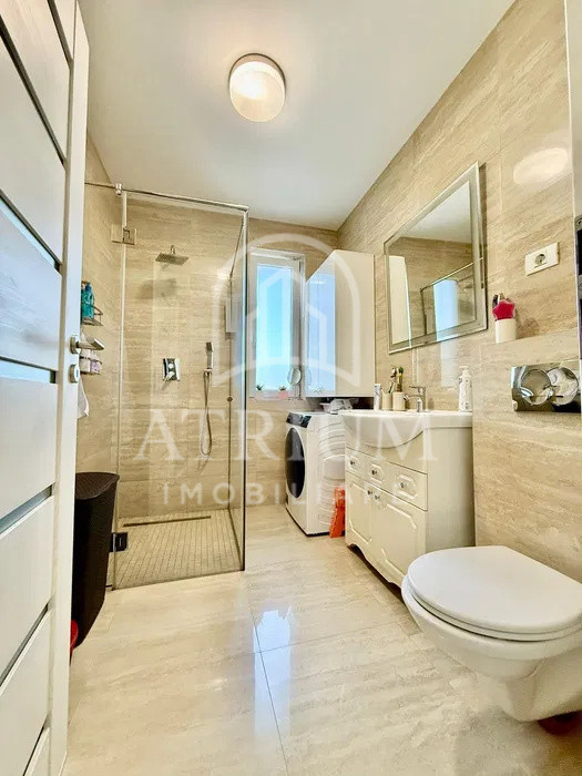 Inchiriez apartament 3 camere, str Stadionului. Florești.