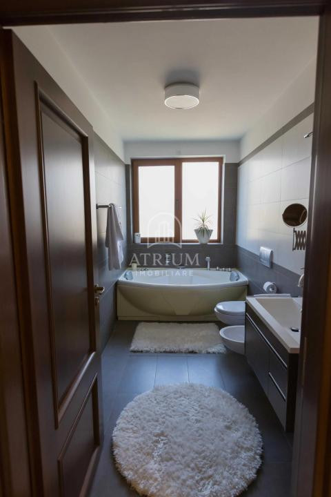 Apartament 3 camere la cheie in vila, 116 mp utili, zona Europa