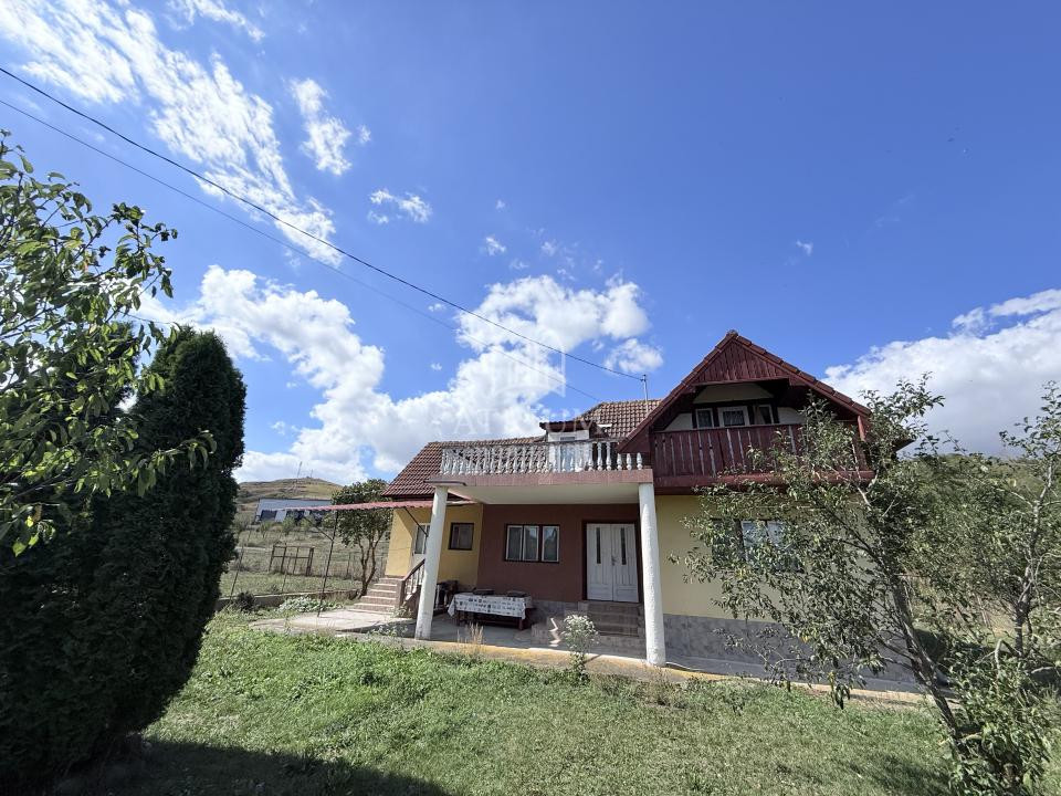 Casa individuala 93 mp utili, cu teren 3146mp, zona Baciu 