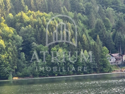 Teren intravilan, suprafata de 5723 mp, deschidere la lac de 44,6 
