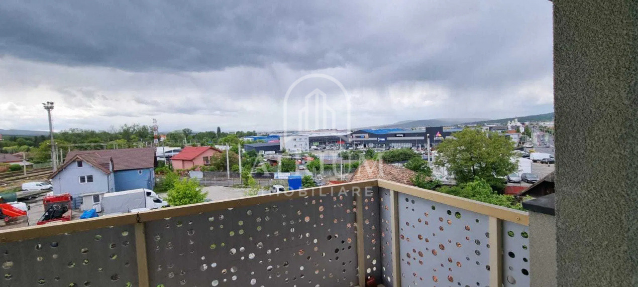 Aparrament 3 camere semidecomandate, 48 mp, zona Ambient