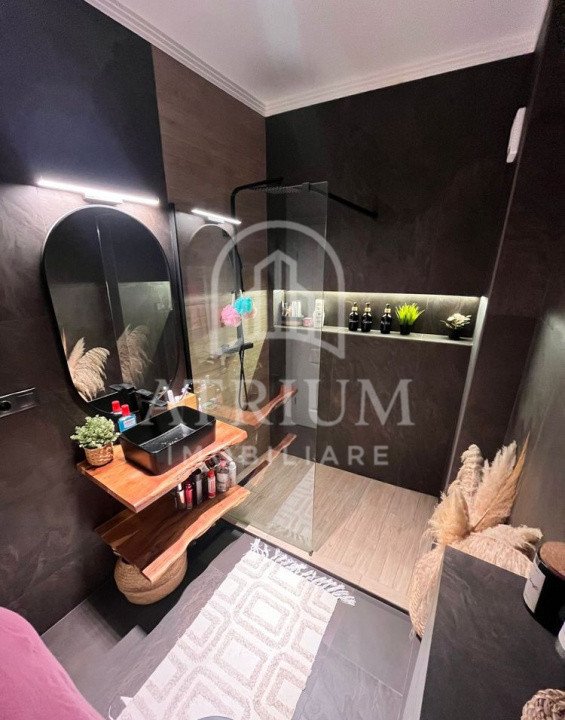 Apartament tip penthause 3 camere, 78 mp utili cu 25 terase, zona Pod Ira