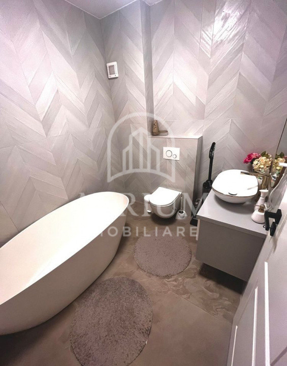 Apartament tip penthause 3 camere, 78 mp utili cu 25 terase, zona Pod Ira