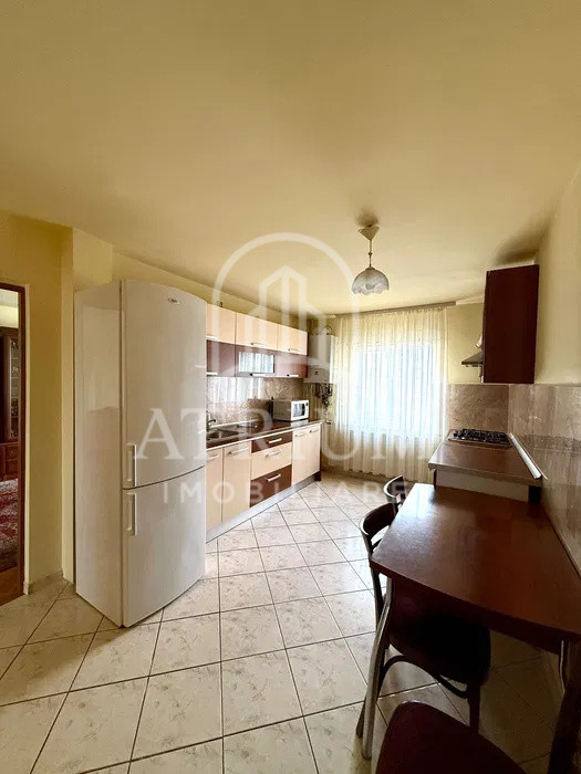 Inchiriere apartament 3 camere zona Intre Lacuri