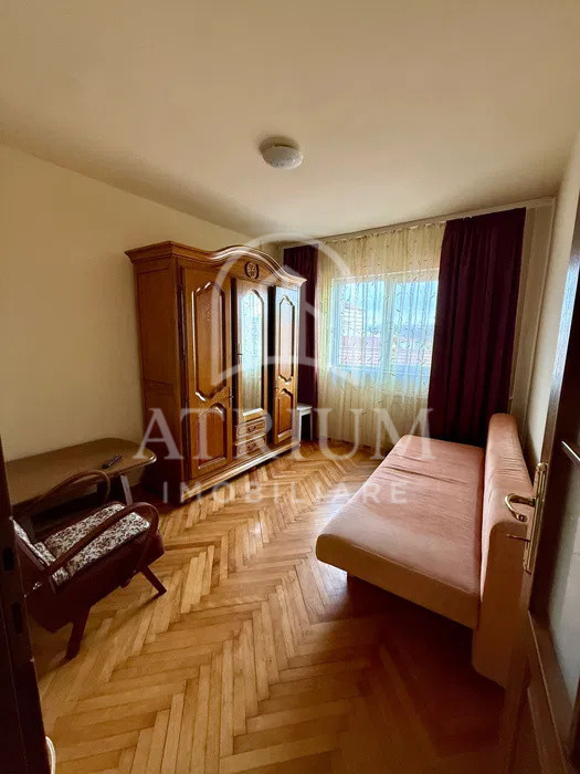 Inchiriere apartament 3 camere zona Intre Lacuri