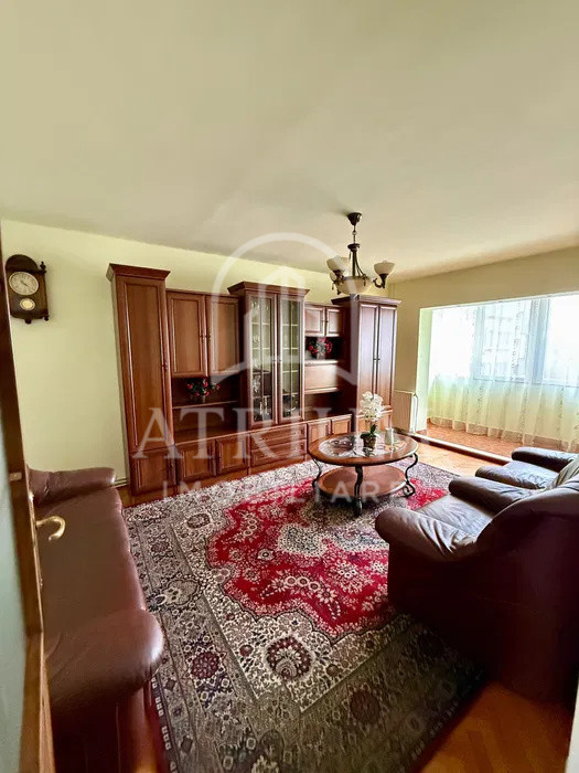 Inchiriere apartament 3 camere zona Intre Lacuri