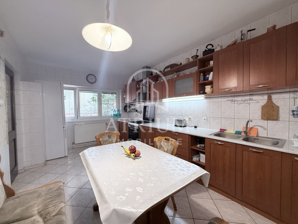 Casa individuala, S+P+1E+M, 206 mp utili, 120 mp teren liber, Sector 4–Zeicani