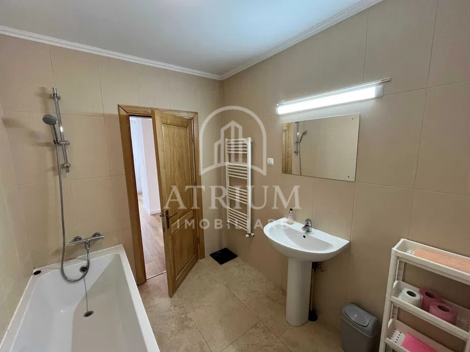 Apartament 3 camere bucatarie 60 mp+terasa 20 mp in zona Vivo Floresti