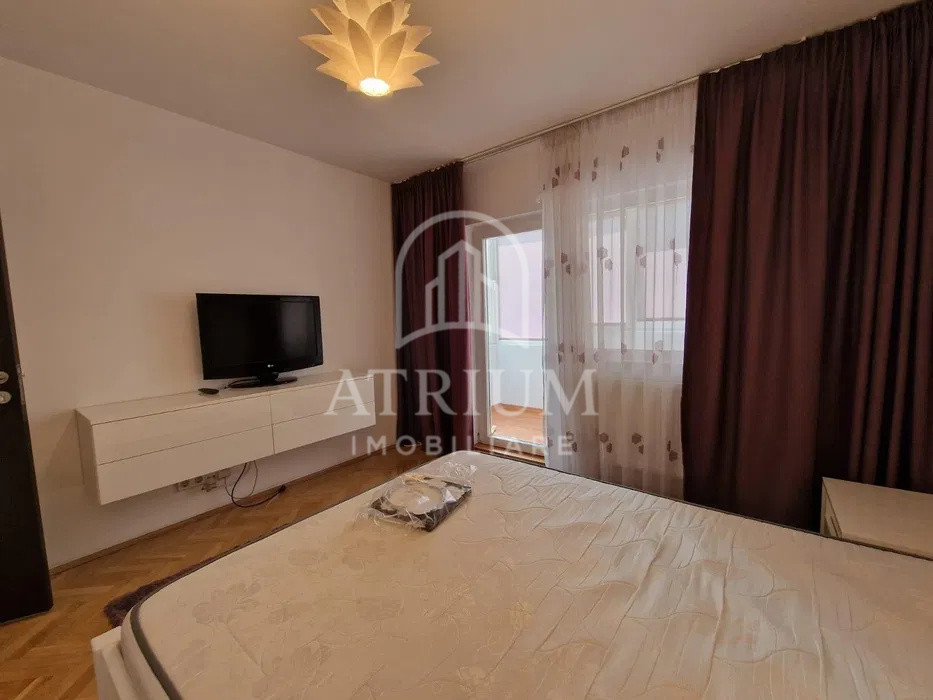 Închiriere apartament 3 camere decomandate, loc de parcare, zona Zorilor