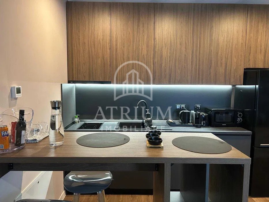 Apartament cu o cameră de închiriat, Zorior