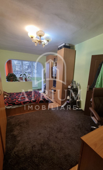 Apartament cu 3 camere decomandate , Bucium