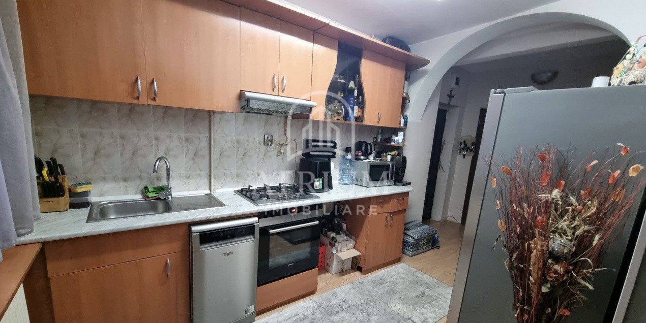 Apartament cu 3 camere decomandate , Bucium