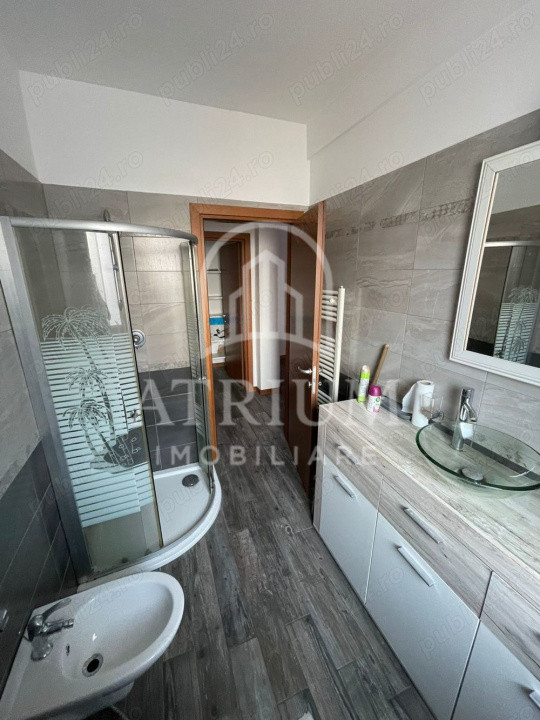 Apartament 2 camere, semidecomandat, 50mp + 2logii, parcare, zona Buna ziua