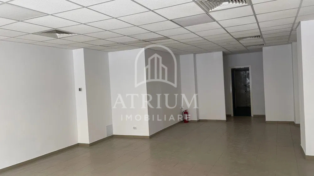 Spatiu comercial, 74 mp, vitrina, 2 grupuri sanitare, zona Zorilor