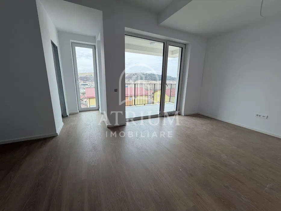 Apartament 3 camera, semidecomandat, 56mp, balcon, zona Restaurant Regal