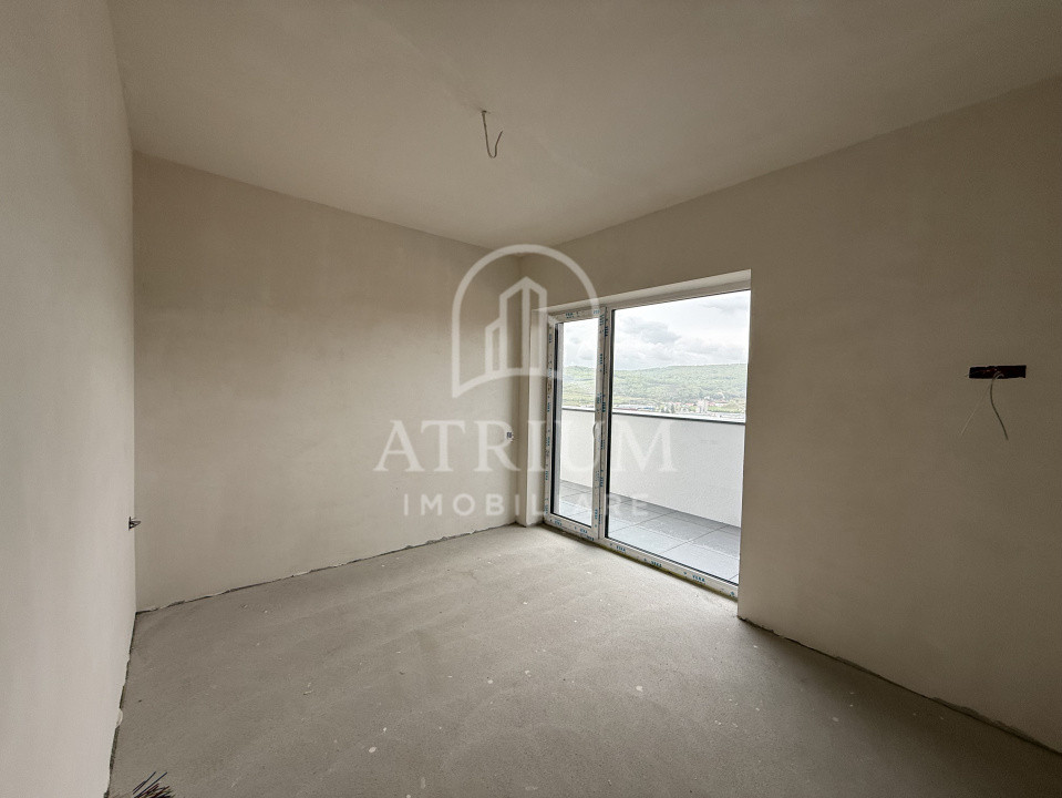 Apartament 3 camera, semidecomandat, 77,5mp, terasa 61mp, zona Restaurant Regal