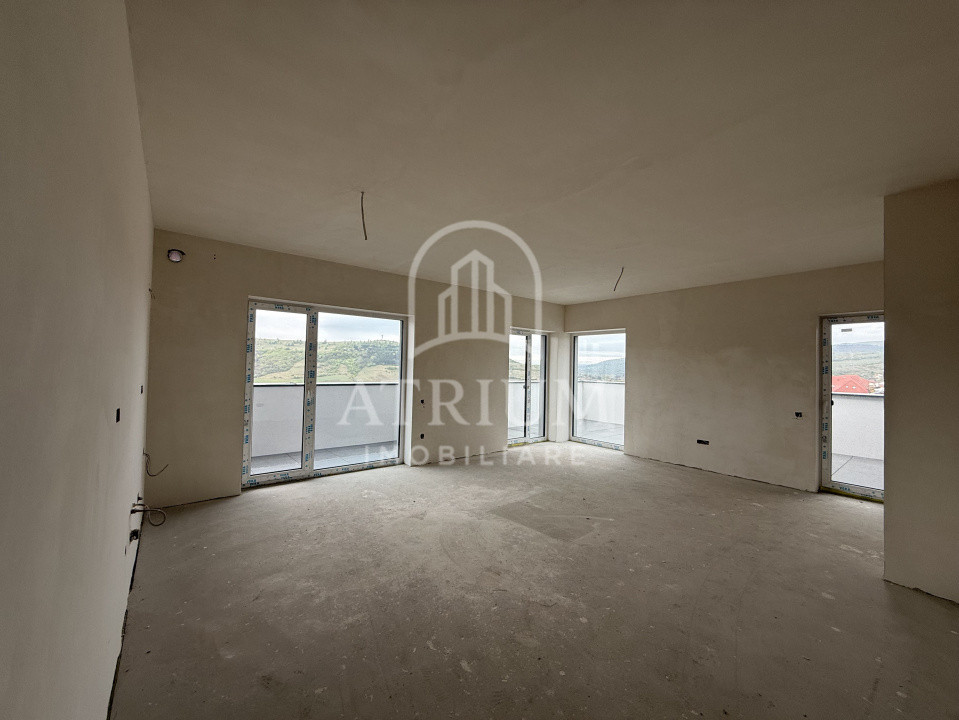 Apartament 3 camera, semidecomandat, 77,5mp, terasa 61mp, zona Restaurant Regal