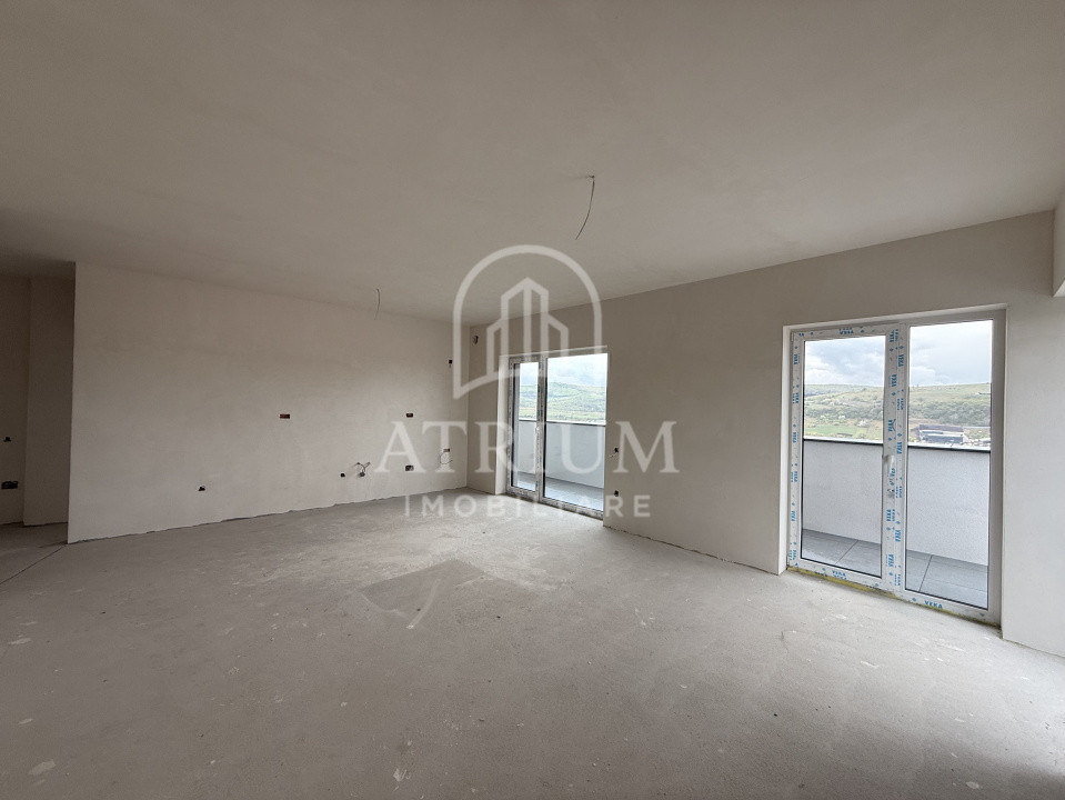 Apartament 3 camera, semidecomandat, 77,5mp, terasa 61mp, zona Restaurant Regal