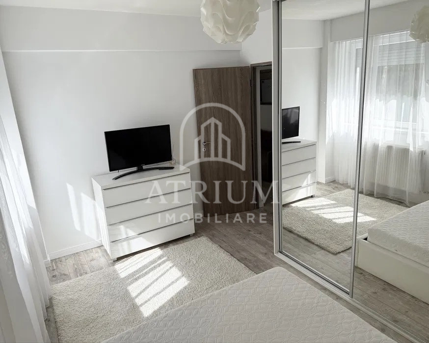 Apartament 2 camere, semidecomandat, 40mp, balcon, zona Intre lacuri 