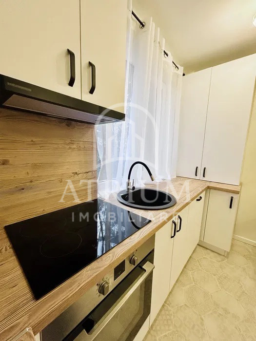 Apartament 3 camere, decomandat, 60mp, parcare, zona Horea 