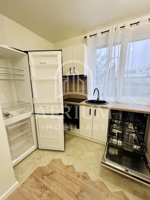 Apartament 3 camere, decomandat, 60mp, parcare, zona Horea 