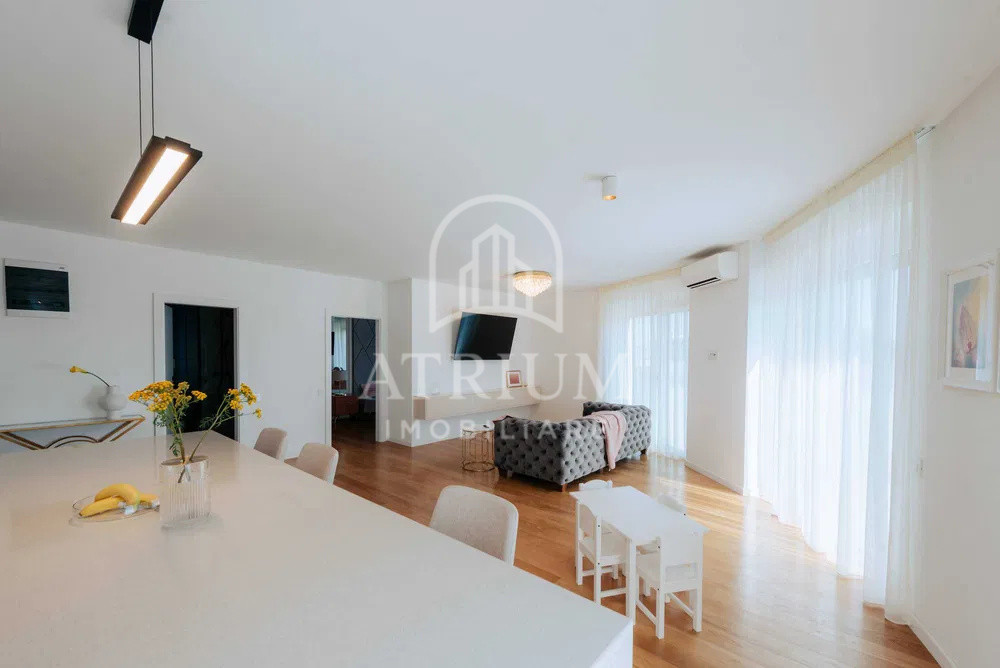 Apartament de lux cu 4 camere | Zona UMF