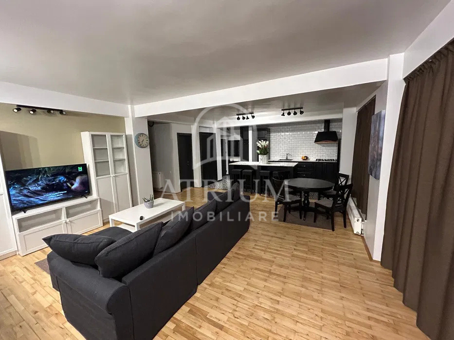 Apartament cu 3 camere de închiriat
