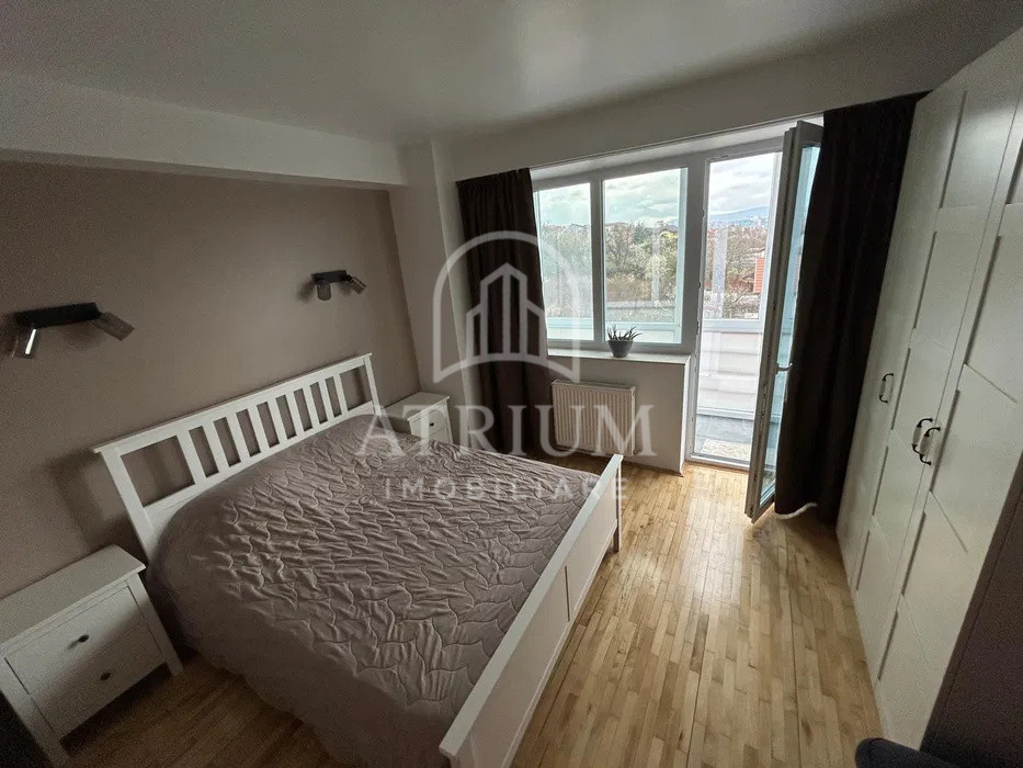 Apartament cu 3 camere de închiriat
