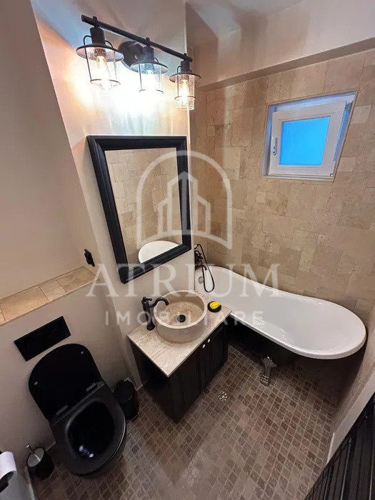 Apartament cu 3 camere de închiriat