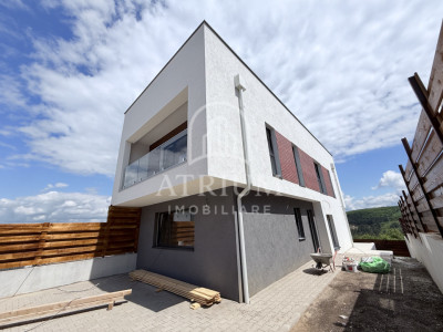 Casa tip duplex, 203 mp utili cu 63 mp terasa, 190 mp teren liber, Vivo Floresti