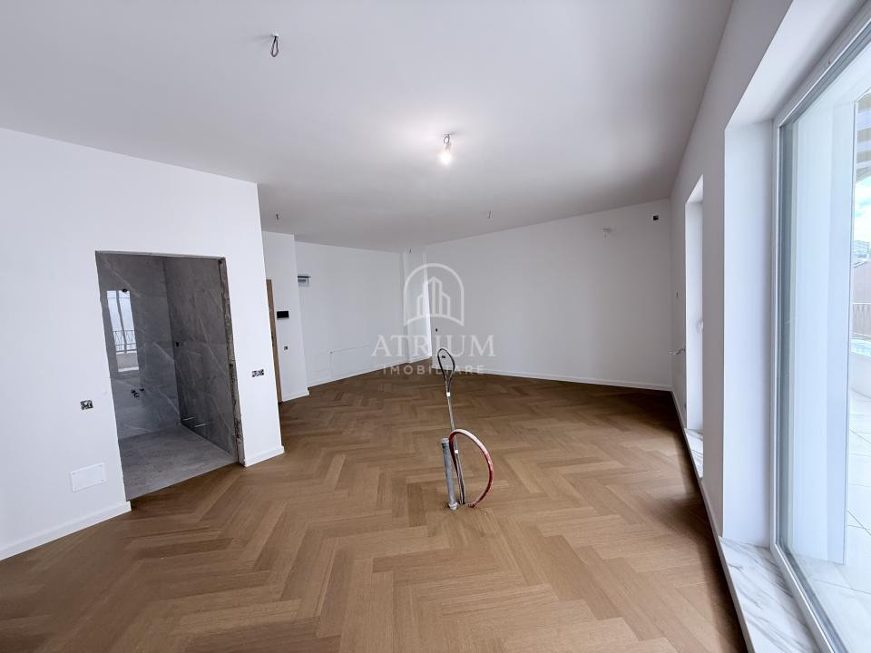 Apartament 4 camere bloc nou, 90,5 mp utili cu 22,5 terasa, zona Centrala 