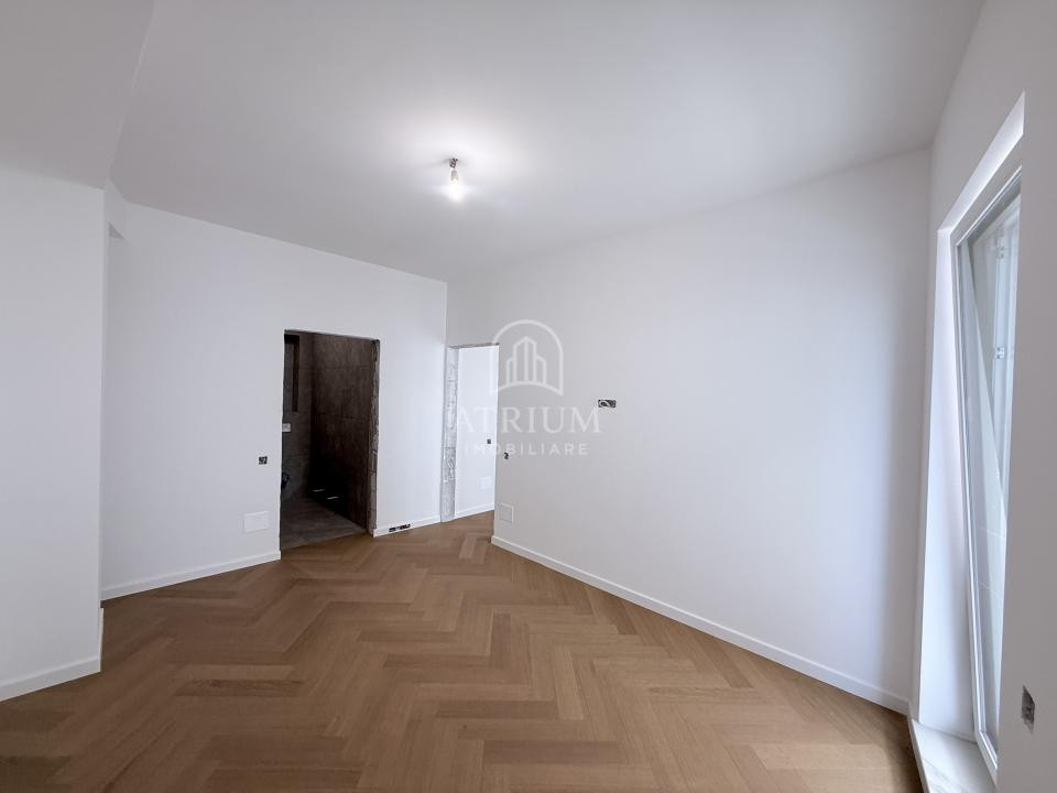 Apartament 4 camere bloc nou, 90,5 mp utili cu 22,5 terasa, zona Centrala 