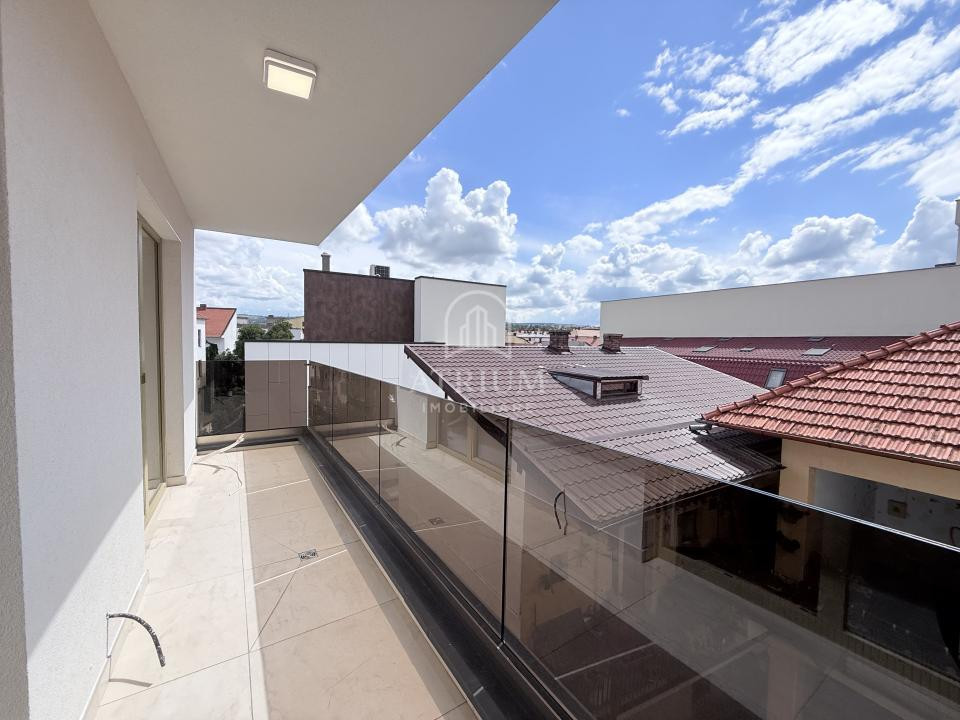Apartament 3 camere bloc nou, mp 57,3 utili cu 6,79 balcon, zona Centrala 